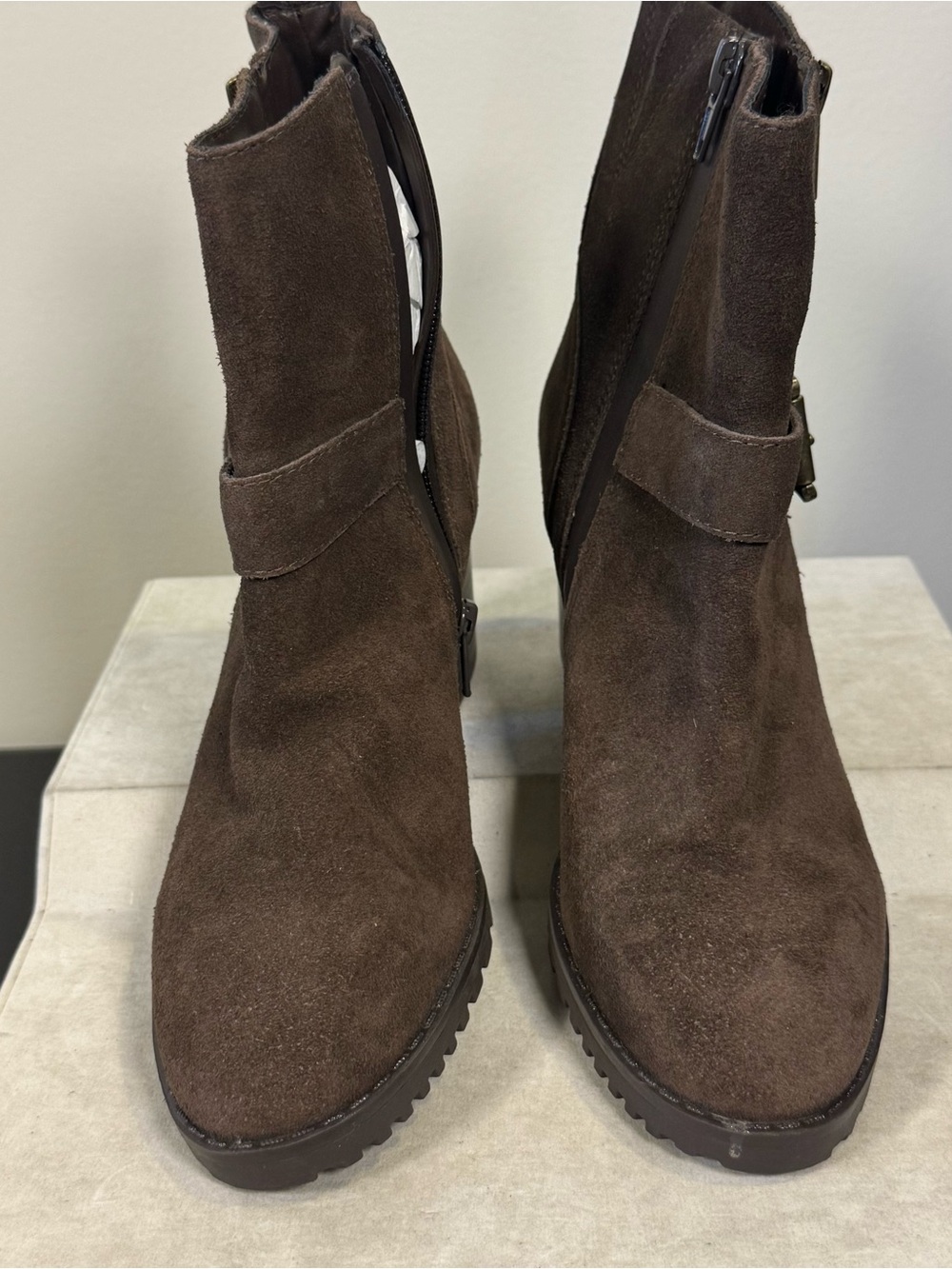 Blondo Brown Suede Buckle Block-Heel Booties, size 6, NWOT - Picture 4 of 6